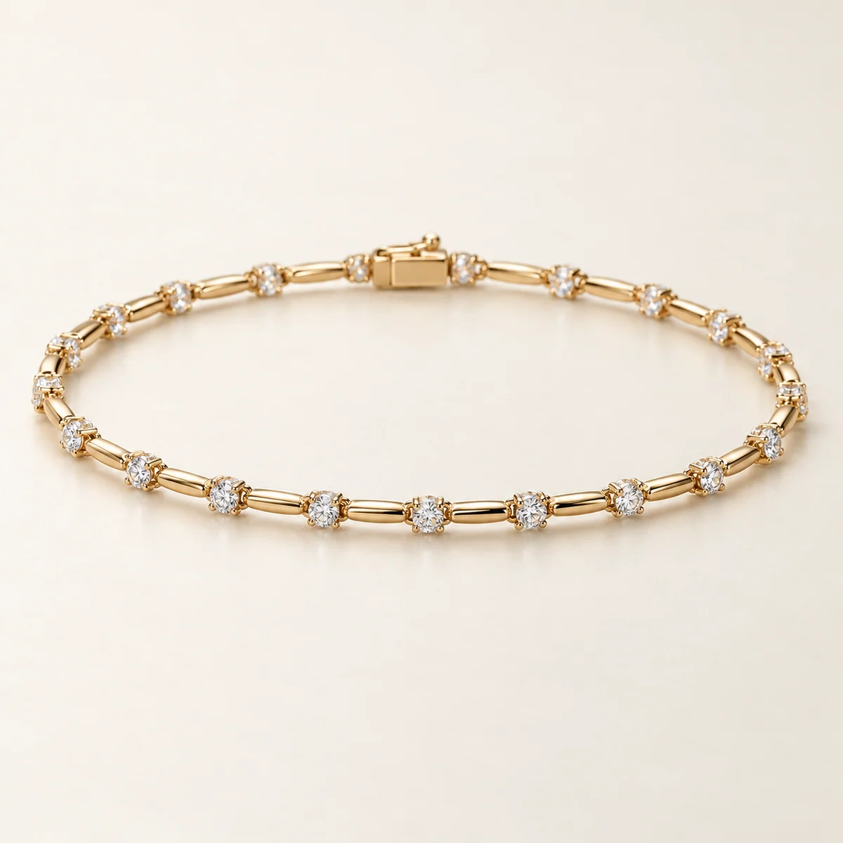 Vera Diamond Bracelet, 18k yellow gold · clasp with safety catch